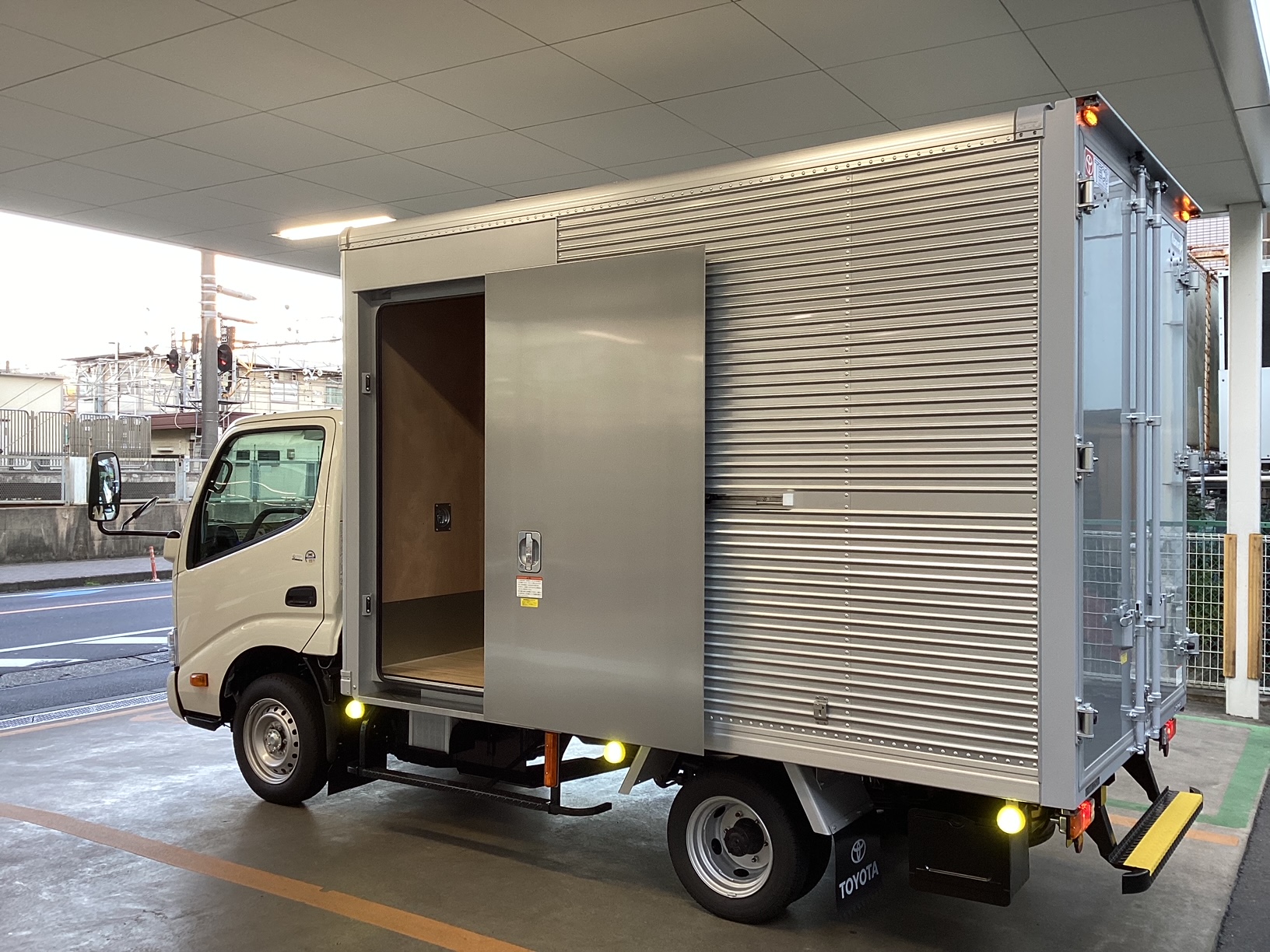 トヨタTE27 25系 後期型保安レンズ1台分 トヨタTE27 25系 後期型保安レンズ1台分 - メルカリ